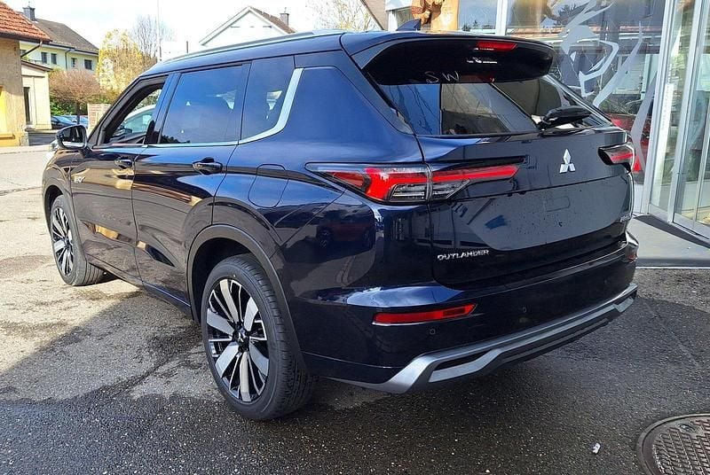 Neu Mitsubishi Outlander P-HEV Instyle 306 PS (225 kW) 2026 Blau Kombi