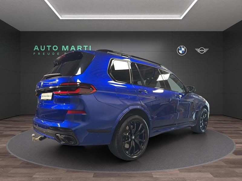 Gebraucht BMW X7 M Sport 530 PS (389 kW) 2024 Blau SUV