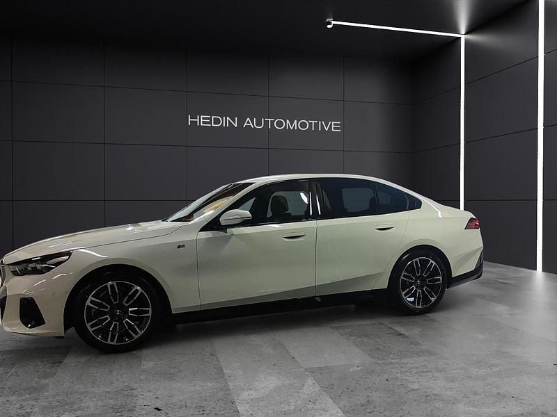 Gebraucht BMW 520 Shadowline 208 PS (152 kW) 2024 Weiss Limousine