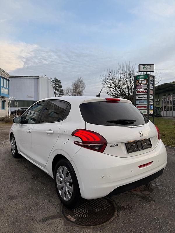 Gebraucht Peugeot 208 82 PS (60 kW) 2015 Kleinwagen