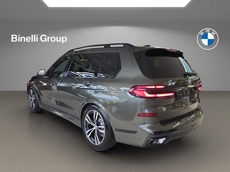 Neu BMW X7 M Sport 351 PS (258 kW) 2025 Grün SUV