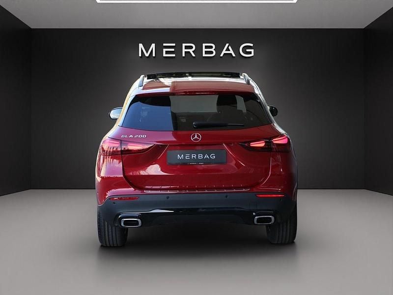 Neu Mercedes GLA200 Night 163 PS (119 kW) 2025 Rot SUV