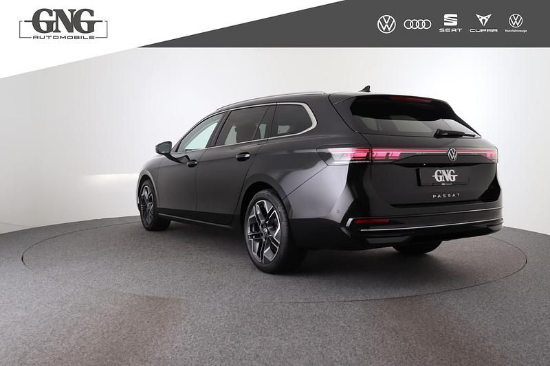 Gebraucht VW Passat Elegance 150 PS (110 kW) 2024 Schwarz Kombi