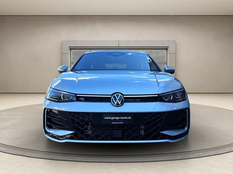 Gebraucht VW Passat R-line 272 PS (200 kW) 2024 Kombi