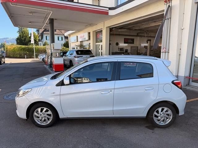 Gebraucht Mitsubishi Space Star Invite 71 PS (52 kW) 2023 Weiss Limousine