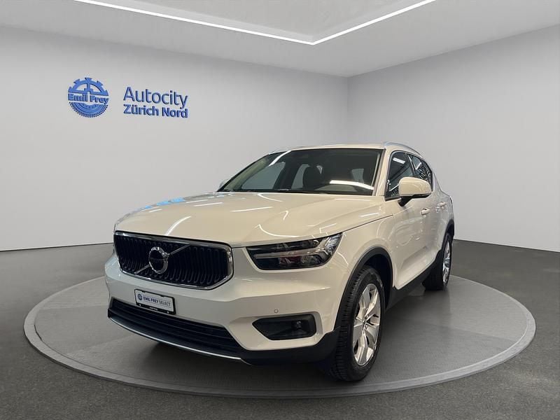 Weiss Gebraucht 2020 Volvo XC40 Momentum SUV | CHF 33’499 (Etwas zu teuer) - Bild 1/4