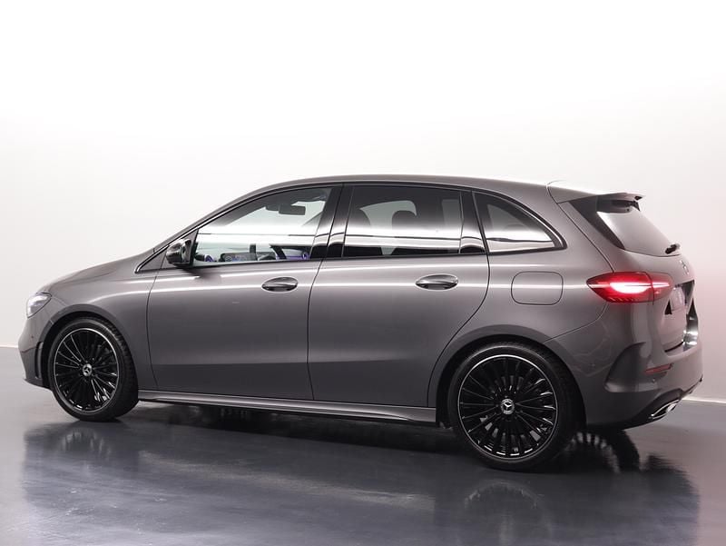 Gebraucht Mercedes B200 AMG line 177 PS (130 kW) 2023 Grau Van / Kleinbus