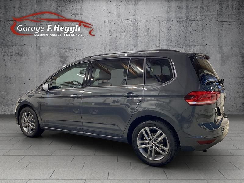 Neu VW Touran Highline 150 PS (110 kW) 2025 Grau Van / Kleinbus