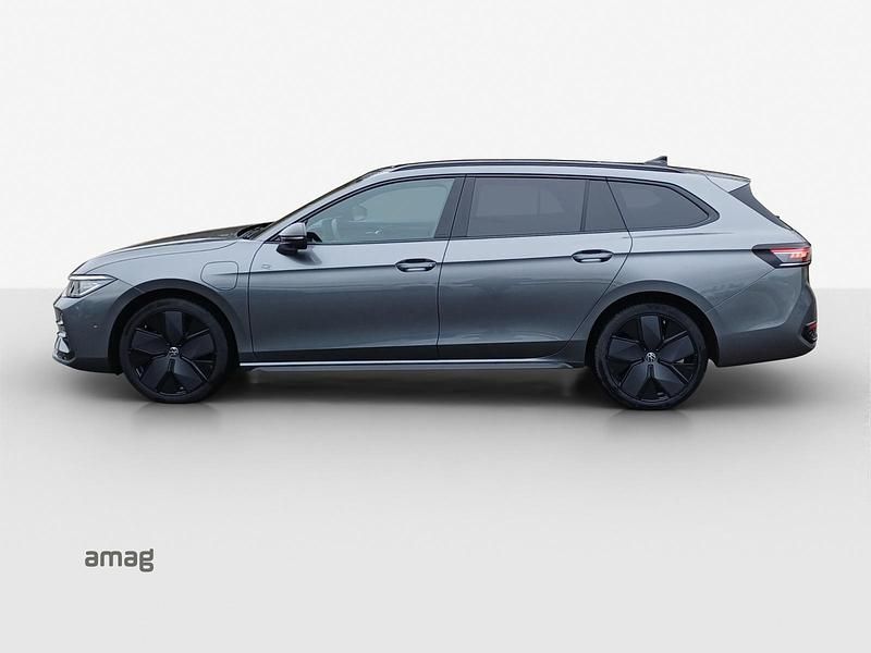 Gebraucht VW Passat R-line 272 PS (200 kW) 2024 Kombi