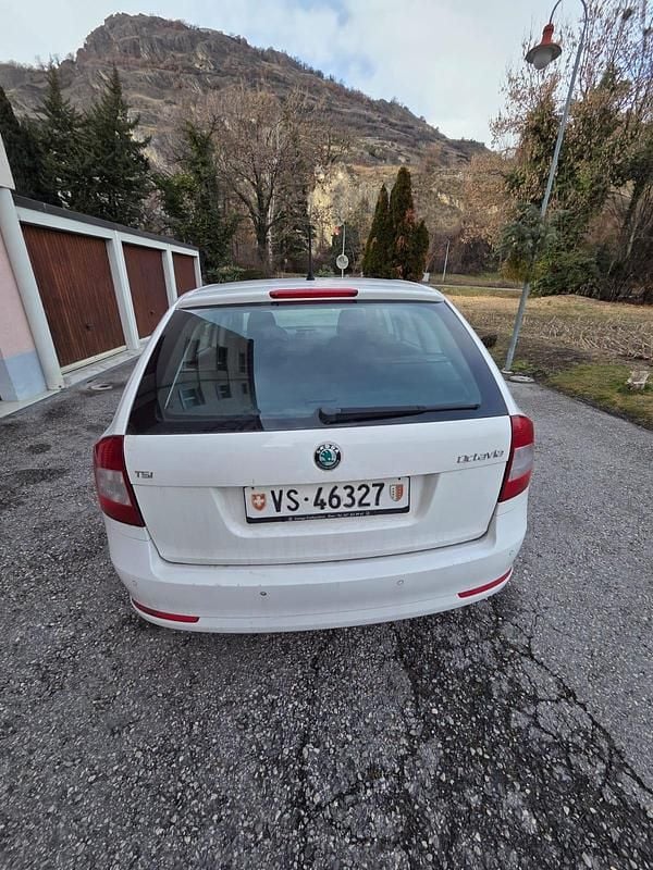 Gebraucht Skoda Octavia Ambiente 122 PS (89 kW) 2011 Kombi