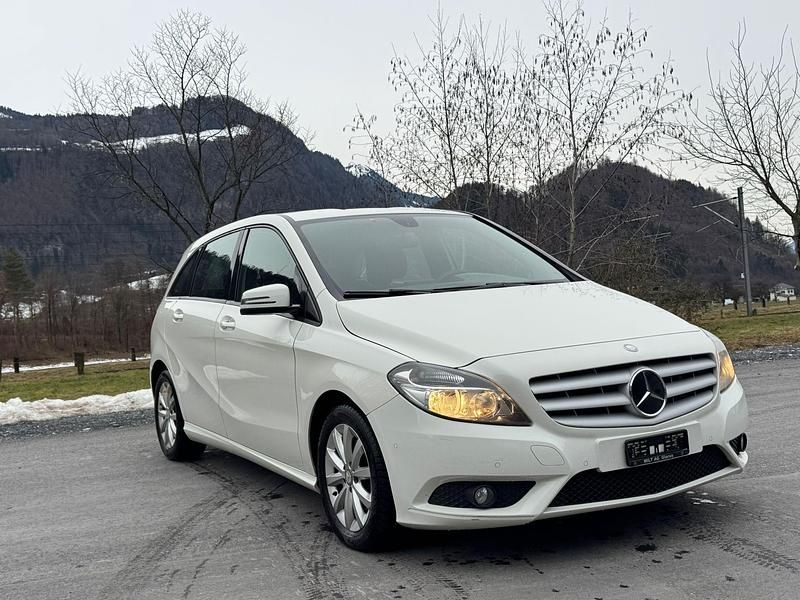 Gebraucht Mercedes B200 136 PS (100 kW) 2012 Van / Kleinbus