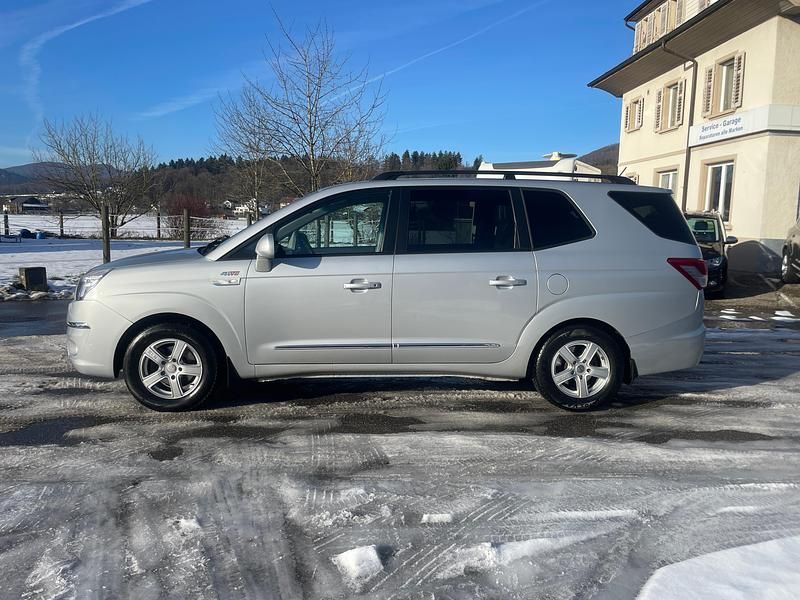 Gebraucht Ssangyong (KGM) Rodius Sapphire 155 PS (114 kW) 2014 Van / Kleinbus