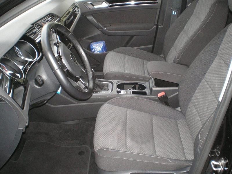 Gebraucht VW Touran Comfortline 150 PS (110 kW) 2021 Van / Kleinbus