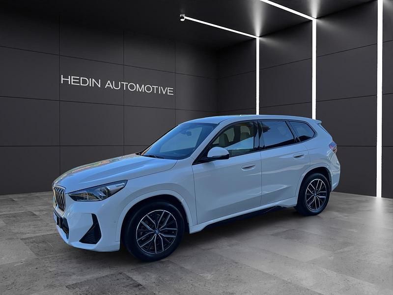 Weiss Gebraucht 2023 BMW iX1 M Sport SUV | CHF 40’500 (Superpreis) - Bild 1/4