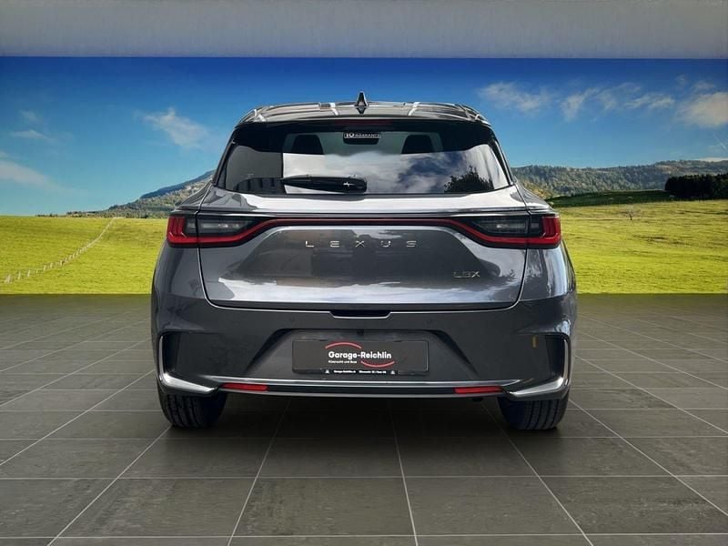Neu Lexus LBX 136 PS (100 kW) 2026 Grau SUV