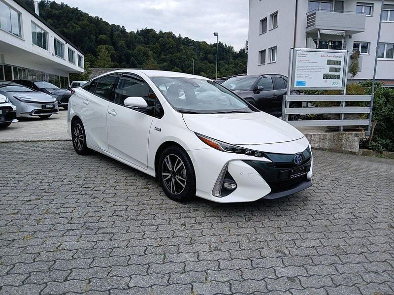Gebraucht Toyota Prius Premium 122 PS (89 kW) 2017 Weiss Kleinwagen