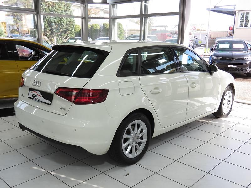 Gebraucht Audi A3 Attraction 125 PS (91 kW) 2015 Limousine