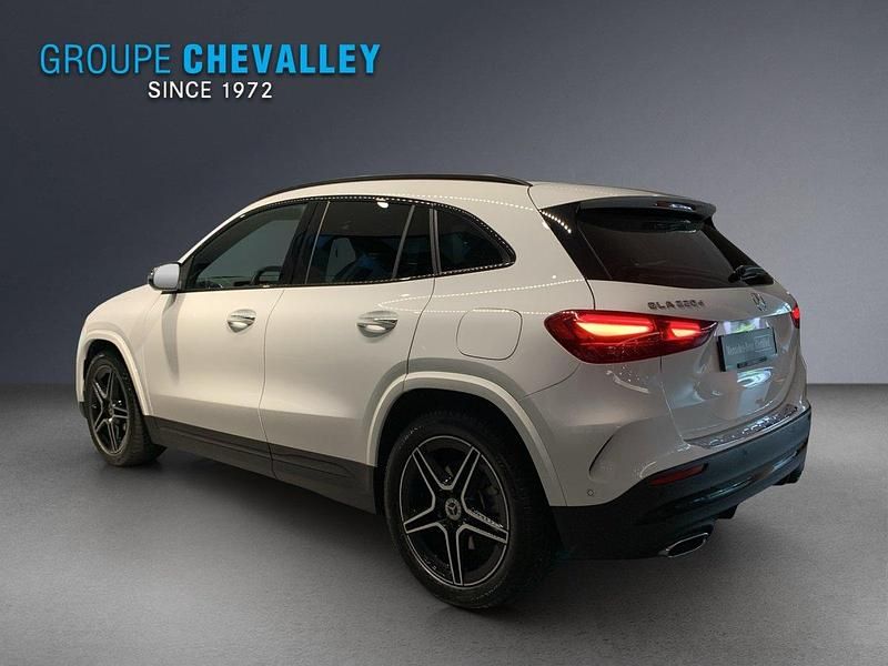 Gebraucht Mercedes GLA220 190 PS (139 kW) 2024 Weiss SUV