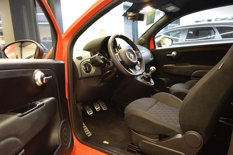 Orange Gebraucht 2023 Fiat 500L Abarth Van / Kleinbus | CHF 24’900 - Bild 1/4