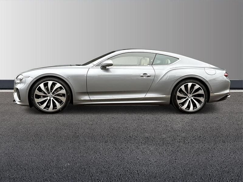 Neu Bentley Continental 680 PS (500 kW) 2025 Coupé