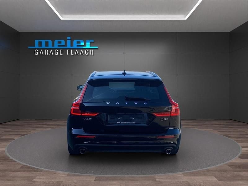 Gebraucht Volvo V60 Momentum 150 PS (110 kW) 2019 Blau Kombi