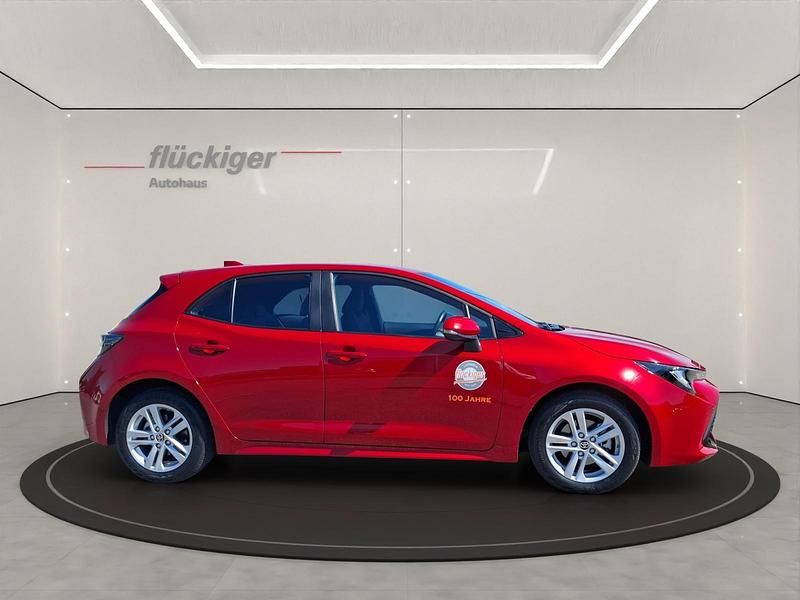 Gebraucht Toyota Corolla Comfort 122 PS (89 kW) 2023 Rot Limousine