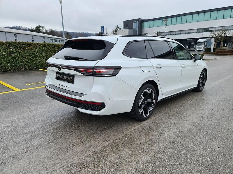Gebraucht VW Passat R-line 150 PS (110 kW) 2024 Kombi