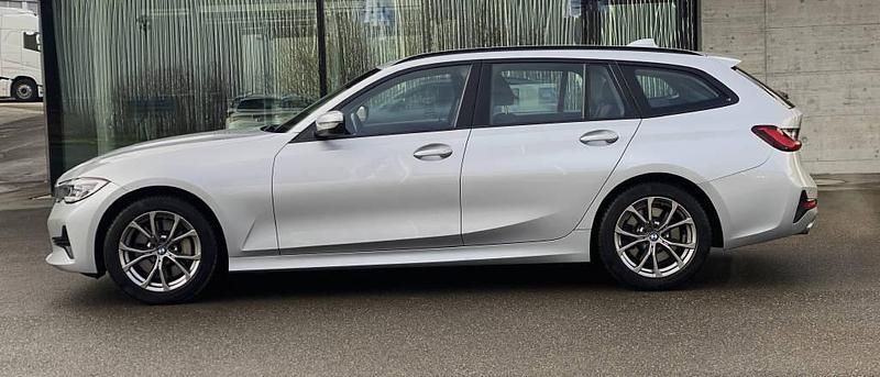 Gebraucht BMW 330 Advantage 258 PS (189 kW) 2019 Kombi