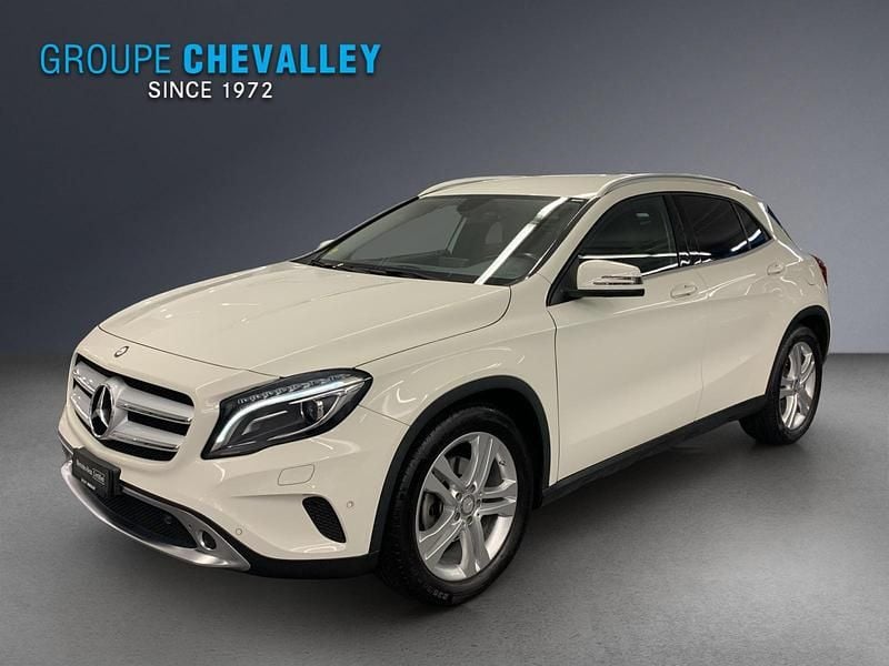 Gebraucht Mercedes GLA200 Urban 136 PS (100 kW) 2015 Weiss SUV