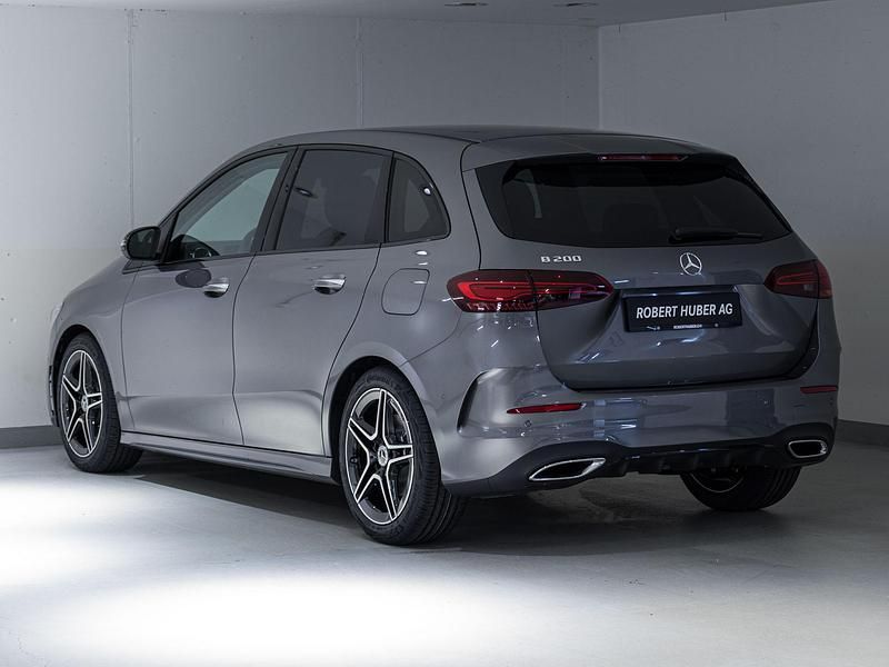 Neu Mercedes B200 174 PS (127 kW) 2025 Grau Van / Kleinbus
