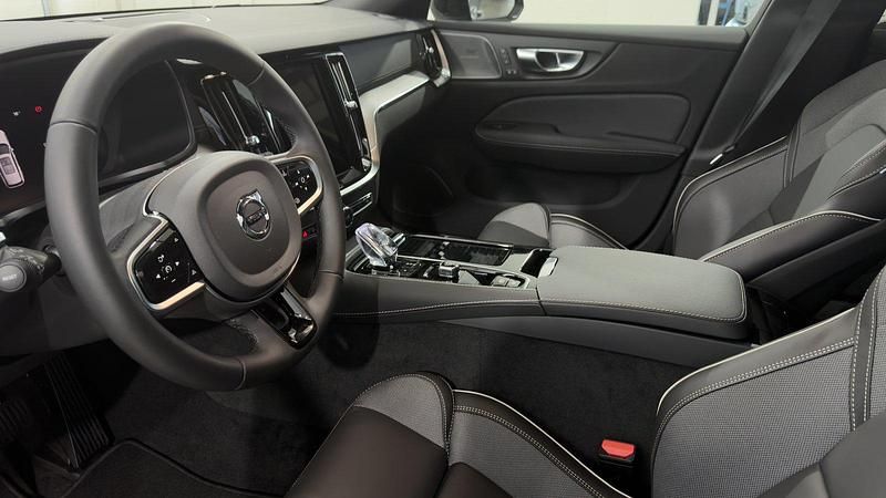 Neu Volvo V60 Ultra 350 PS (257 kW) 2025 Kombi