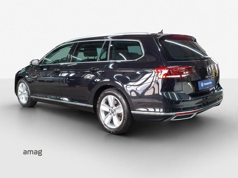 Gebraucht VW Passat Elegance 200 PS (147 kW) 2023 Deepblack perleffekt Kombi
