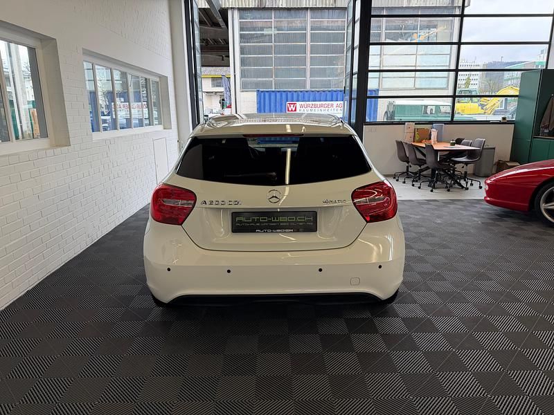 Gebraucht Mercedes A200 Style 136 PS (100 kW) 2015 Limousine