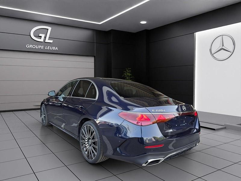 Neu Mercedes E220 197 PS (144 kW) 2026 Blau Limousine