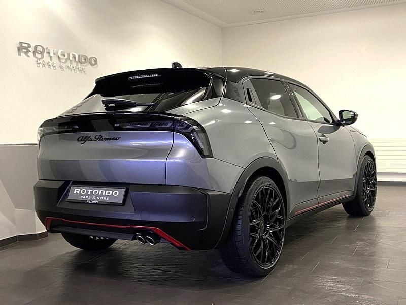 Neu Alfa Romeo Junior Edizione Speciale 145 PS (106 kW) 2025 SUV