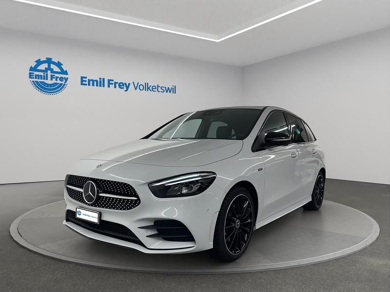 Weiss Gebraucht 2021 Mercedes E250 AMG line Limousine | CHF 27’900 - Bild 1/4