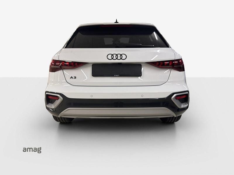 Gebraucht Audi A3 Attraction 150 PS (110 kW) 2025 Arkonaweiss Limousine