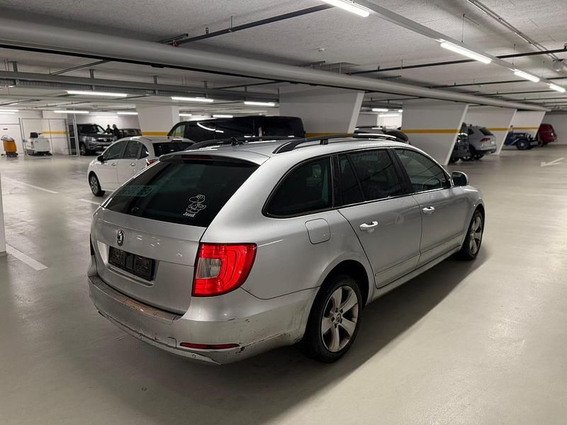 Gebraucht Skoda Superb Comfort 140 PS (102 kW) 2012 Kombi