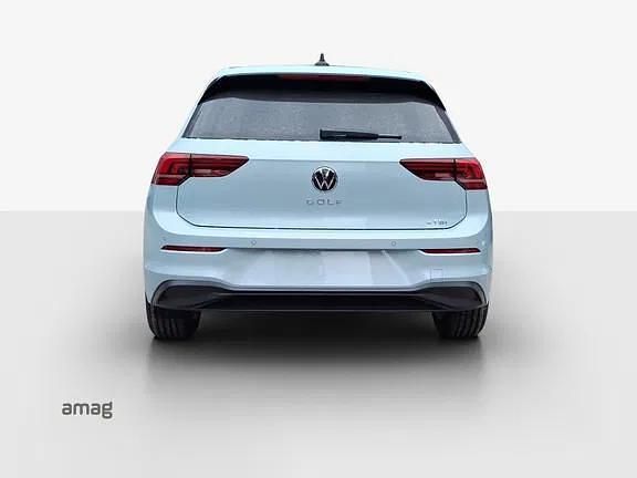 Neu VW Golf Basis 115 PS (84 kW) 2025 Crystal ice blue metallic Limousine