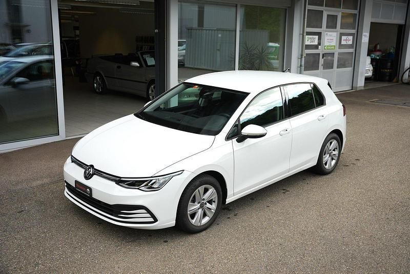 Gebraucht VW Golf Life 130 PS (95 kW) 2024 Weiss Limousine