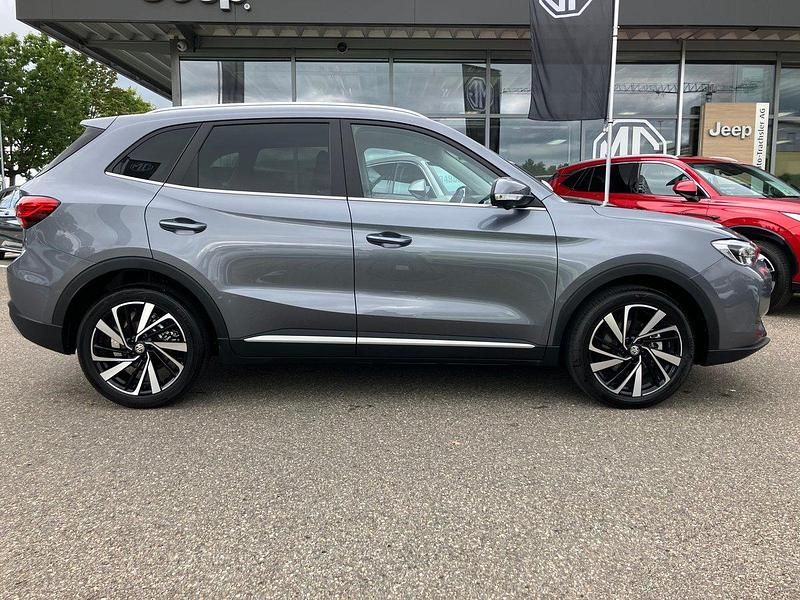 Neu MG ZS Luxury 197 PS (144 kW) 2025 Limousine