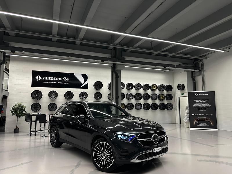 Gebraucht 2025 Mercedes GLC300e Avantgarde | CHF 67’900 - Bild 1/4