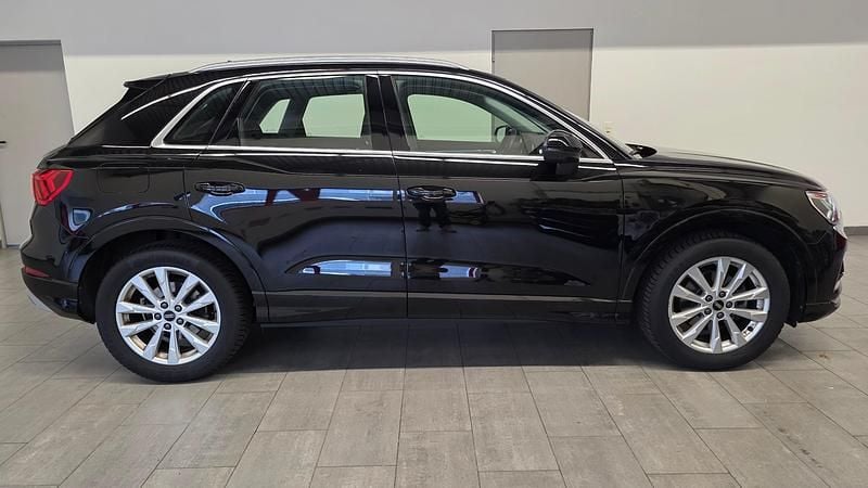 Gebraucht Audi Q3 Attraction 150 PS (110 kW) 2023 Schwarz SUV