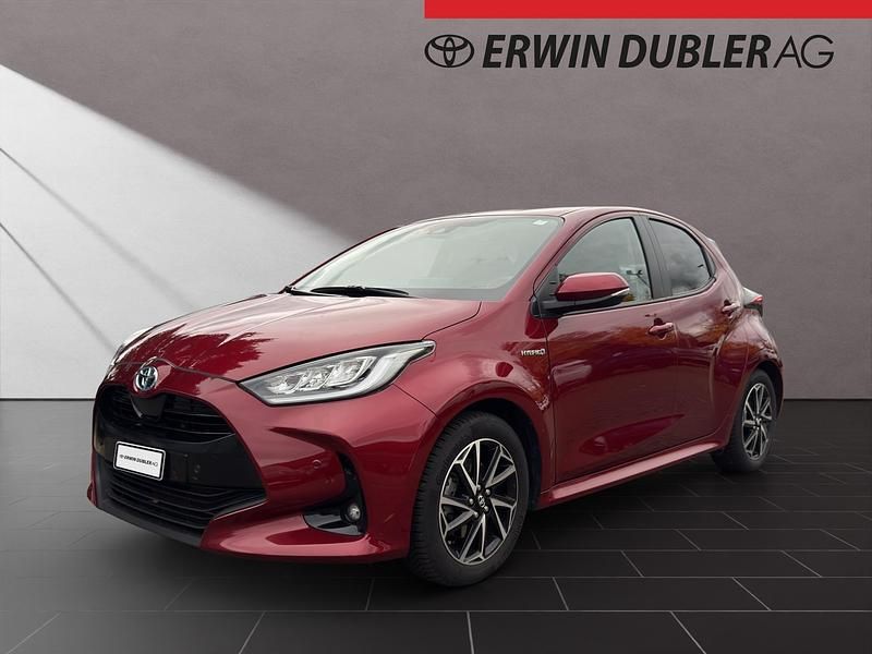 Rot Gebraucht 2021 Toyota Yaris Hybrid Trend Limousine | CHF 21’900 (Etwas zu teuer) - Bild 1/4