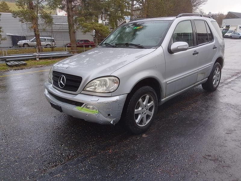 Gebraucht Mercedes ML270 163 PS (119 kW) 2004 SUV