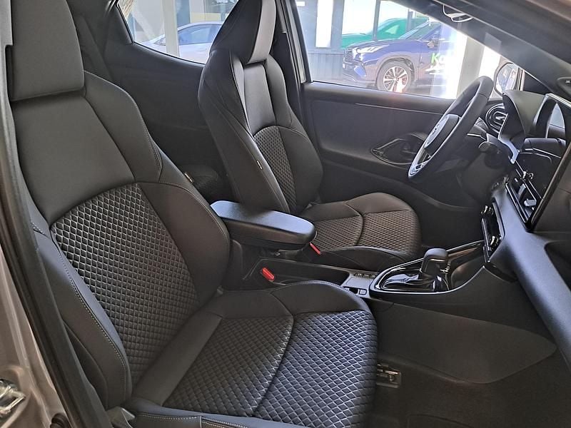 Neu Toyota Yaris Hybrid Premium 130 PS (95 kW) 2025