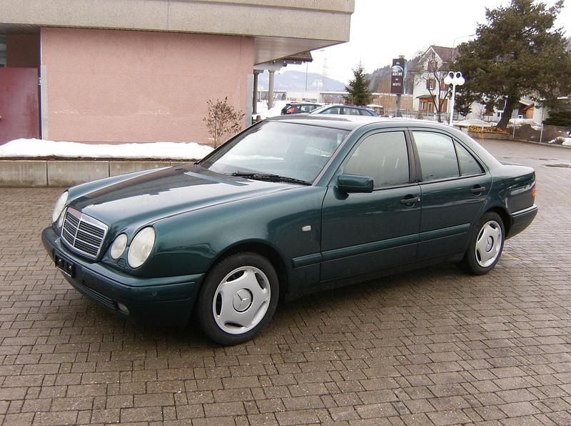 Gebraucht Mercedes E280 Classic 204 PS (150 kW) 1998 Limousine