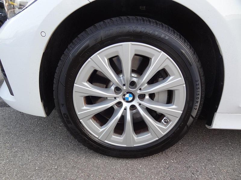 Gebraucht BMW 330e Advantage 292 PS (214 kW) 2021 Kombi