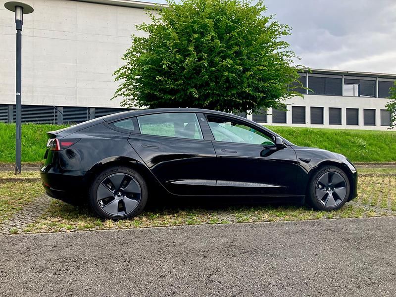 Gebraucht 2022 Tesla Model 3 Limousine | CHF 23’990 (Guter Preis) - Bild 1/4