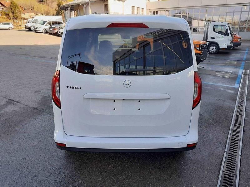 Neu Mercedes 180 Style 116 PS (85 kW) 2027 Limousine